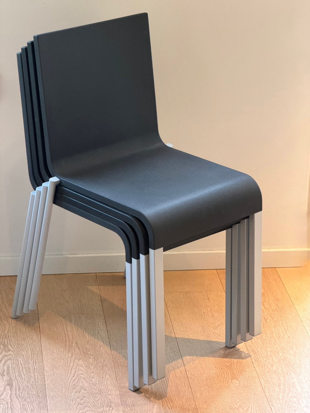 Vitra .03 Zwart stapelbaar in goede staat - 4 stuks, Zwart, Ophalen of Verzenden, Vier, Kunststof