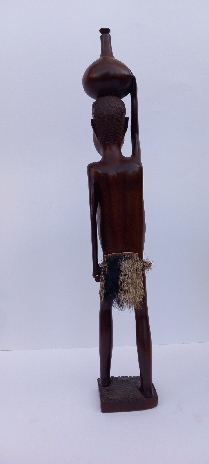 Afrikaans beeld van waterdraagster, Ophalen of Verzenden, Handgemaakt, Beeld, Hout