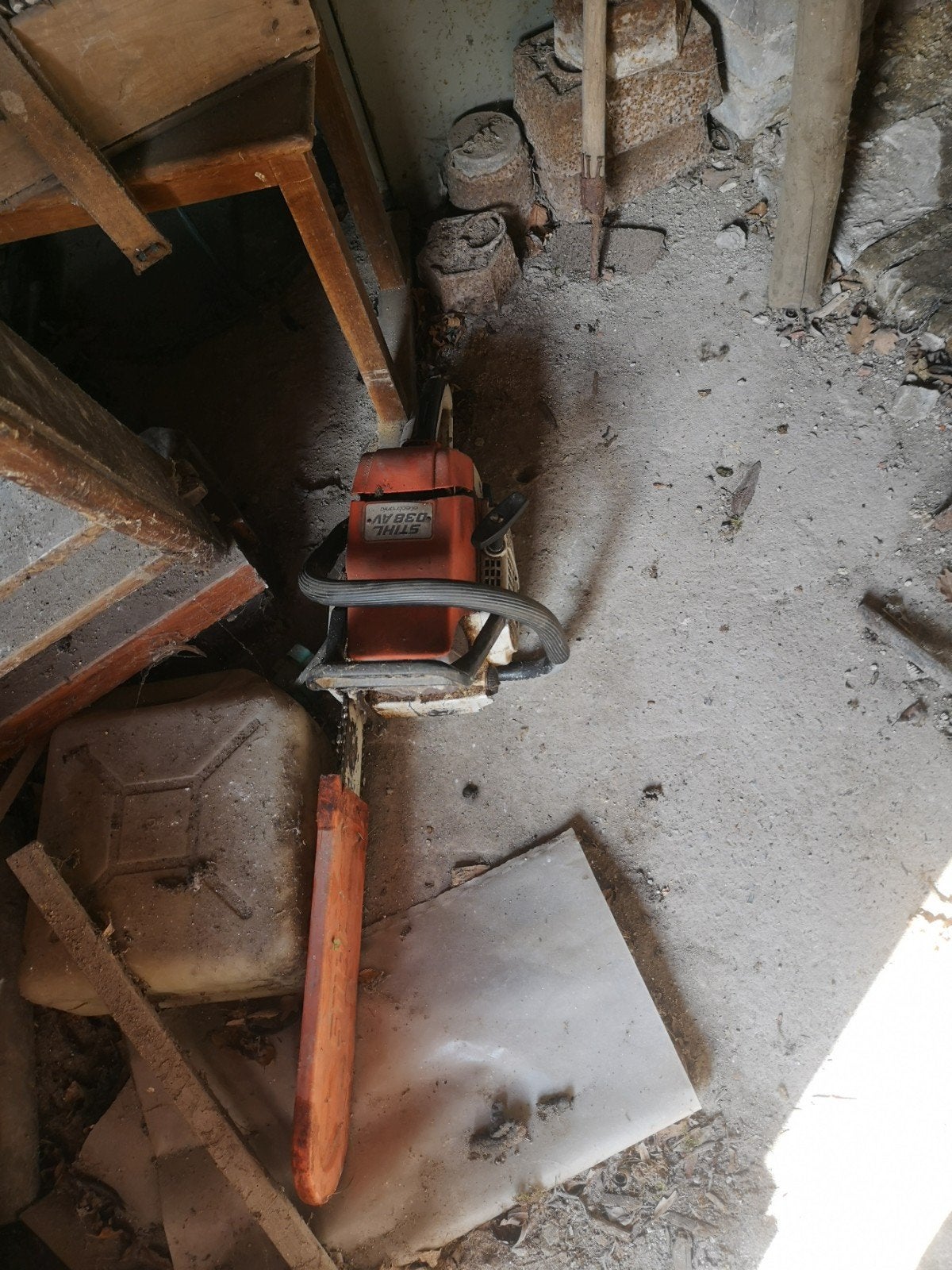 Kettingzaag stihl 038, Enlèvement