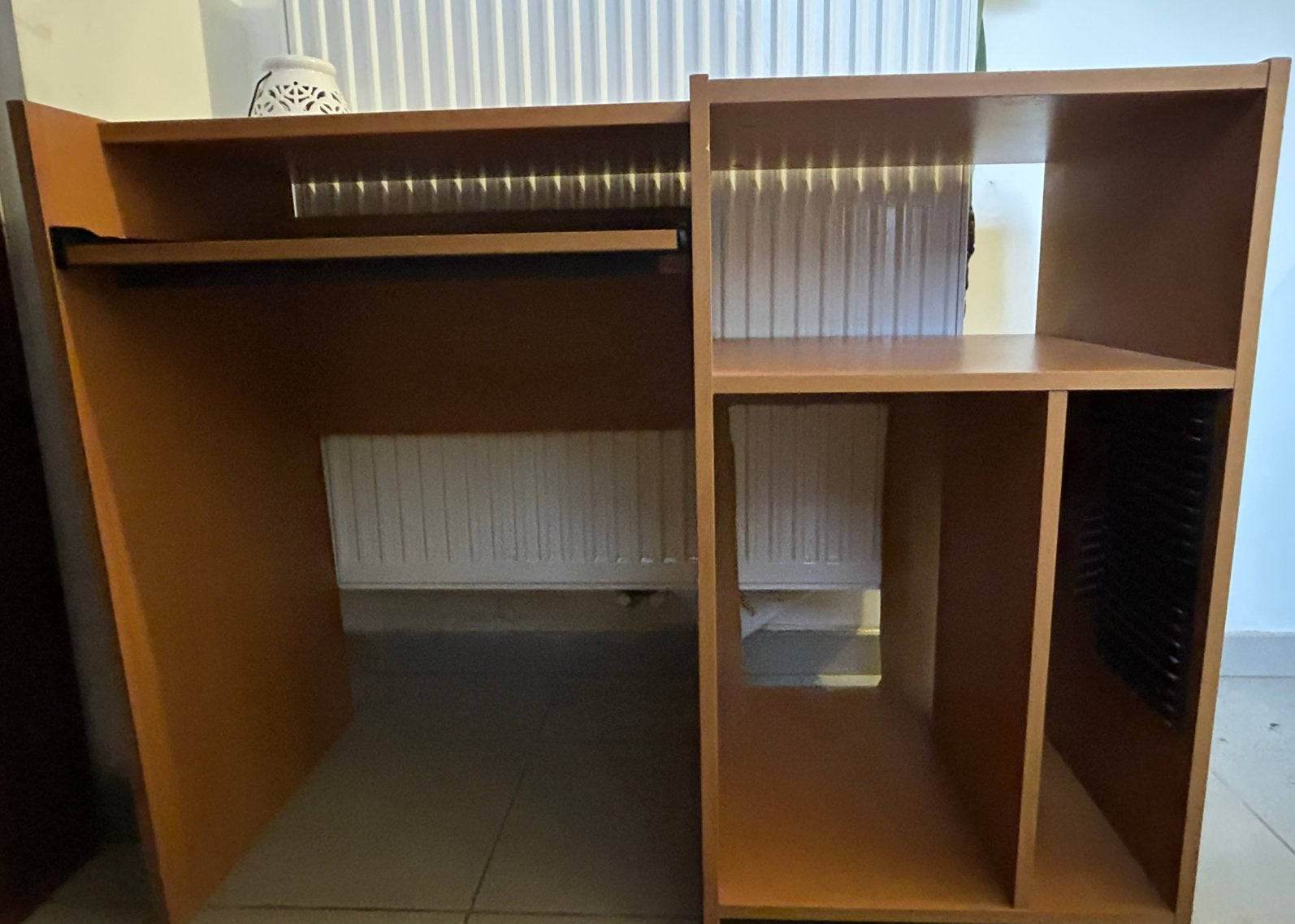 Bureau met CD houder, Ophalen, Gebruikt, Kinderbureau, Overige merken