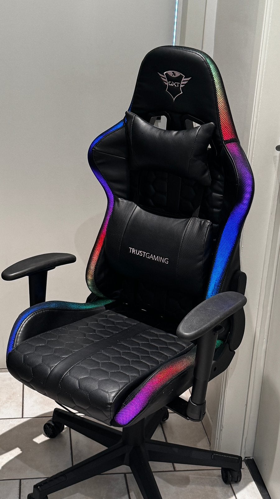 Chaise de gaming comme neuve, Maison & Meubles, Chaises de bureau, Enlèvement, Comme neuf, Noir