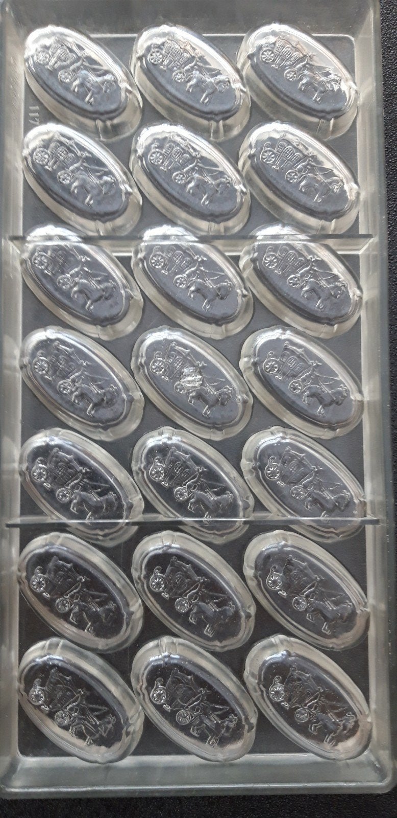 Veel verschillende pralinevormen,  9 € per stuk, Hobby en Vrije tijd, Taarten en Cupcakes maken, Ophalen, Zo goed als nieuw