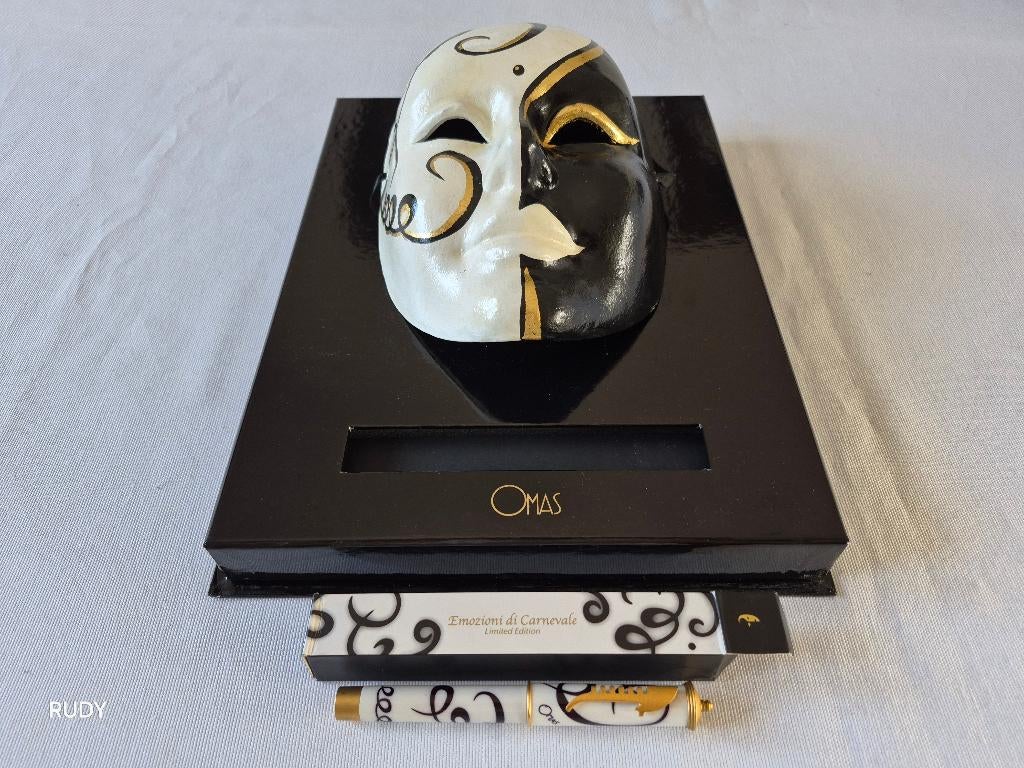 OMAS Emozioni di Carnevale 18K/750 satijngouden F-Nib, Collections, Stylos, Neuf, Autres marques, Enlèvement ou Envoi, Avec boîte