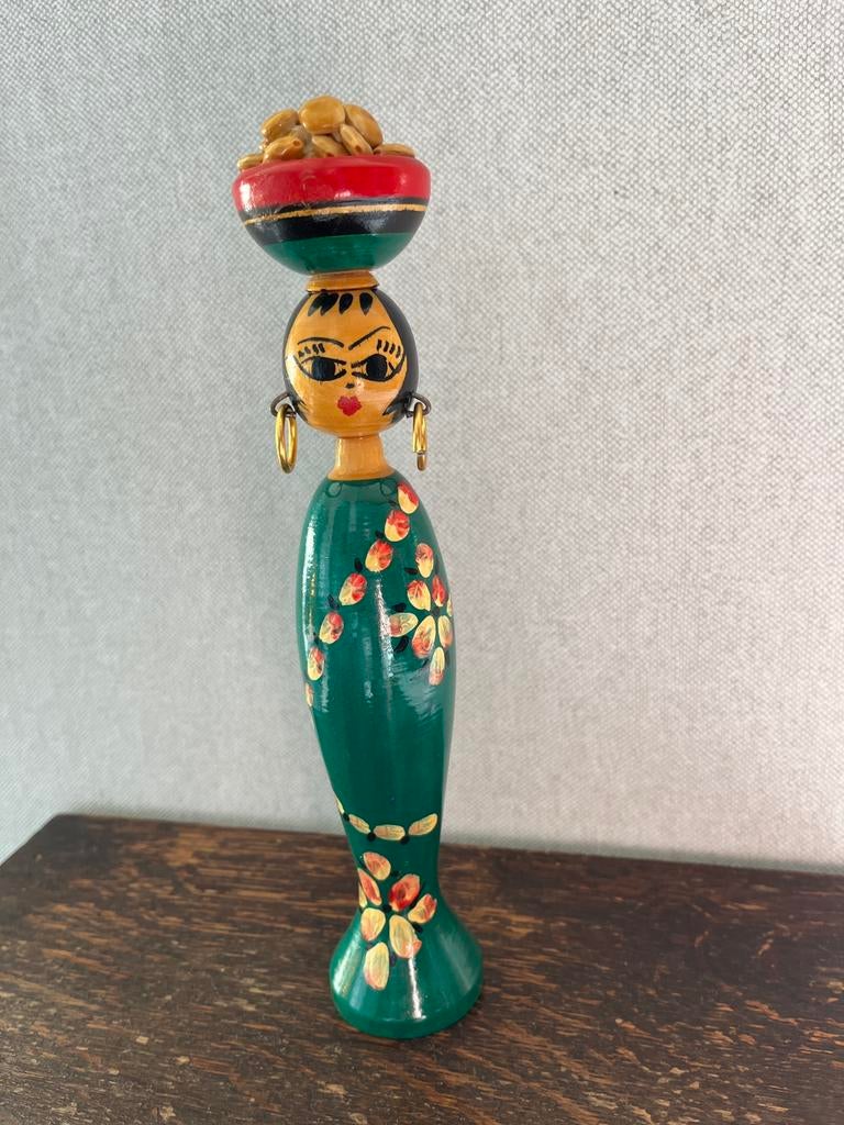 Beeldje Egypte - vrouw met rijst op hoofd, Ophalen of Verzenden