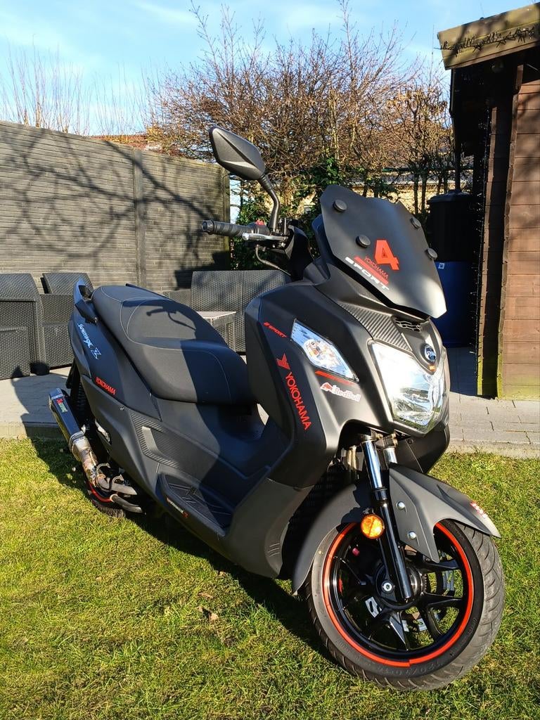 Sym joymax Z 125i, Motoren, Gebruikt, 125 cc, Automaat, 12 t/m 35 kW