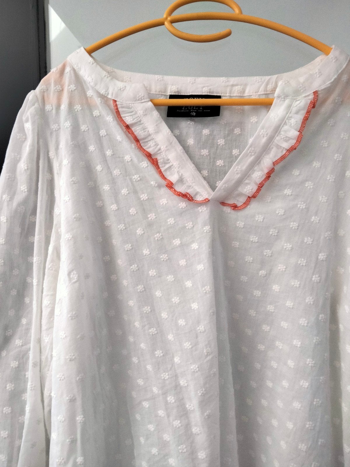 mooie witte bloes,afgewerkt met oranje.Oversized.Merk Zoëy, Kleding | Dames, Gelegenheidskleding, Ophalen of Verzenden, Wit