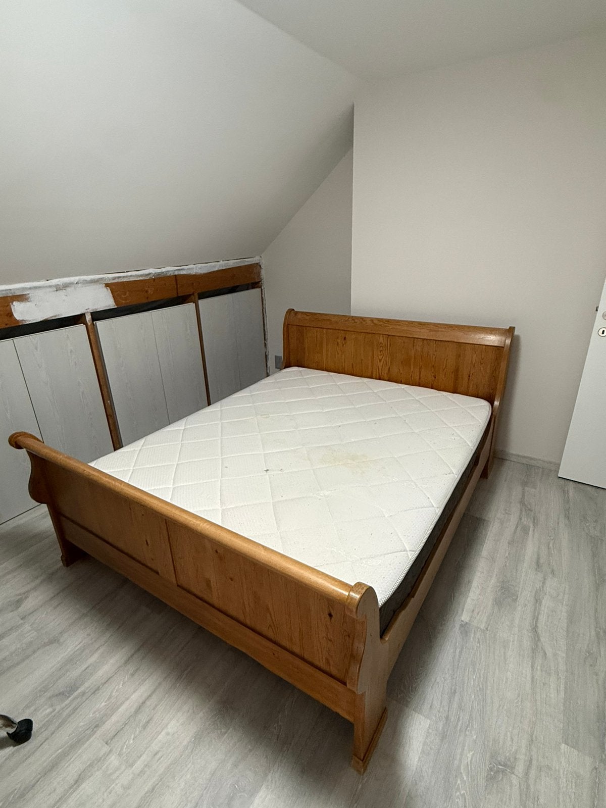 Massief houten bed + matras + lattenbodem, Ophalen, Gebruikt, Tweepersoons, 160 cm