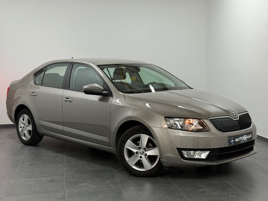 Skoda Octavia 1.2 TSi Euro6 - Navi - Carnet - 1er Main, Autos, Argent ou Gris, Euro 6, Entreprise, Noir