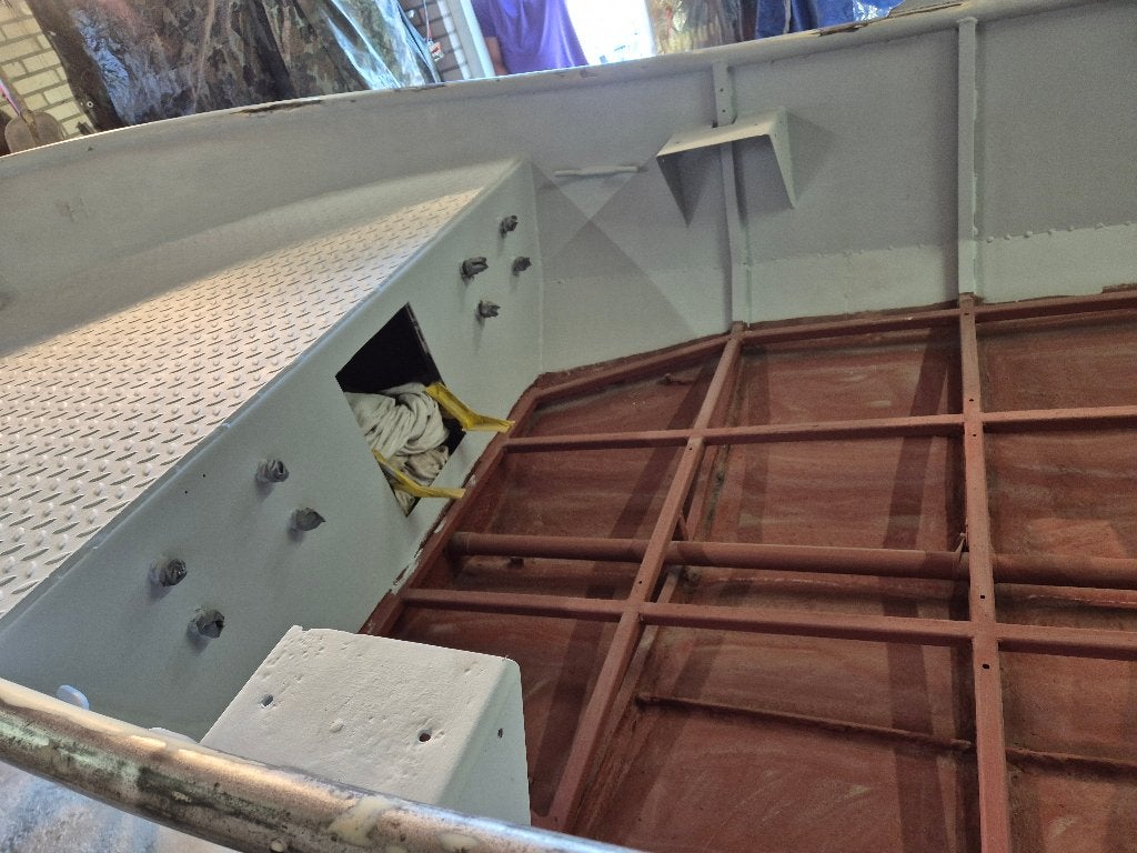 stalen sloep / vissersboot, Ophalen, Benzine, Antifouling