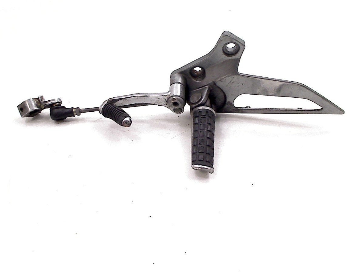 REPOSE PIEDS AVANT GAUCHE ZZR 250 (ZZR250 ZZ-R250 EX250H, Motos, Dhr. S. di Majo, Utilisé, Info@cama-motorparts.nl, P.J. Troelstraweg 8 8
3144 CX  MAASSLUIS, NL