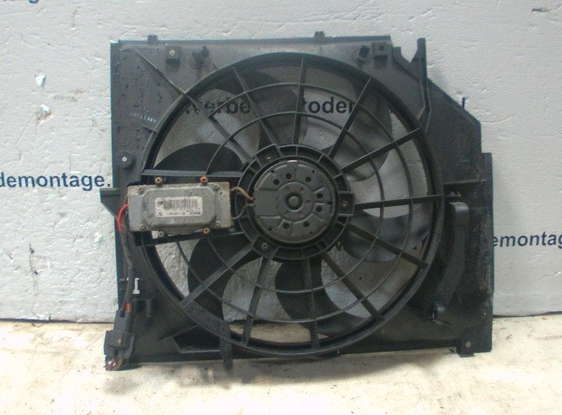 KOELVENTILATORMOTOR 3 serie Touring (E46 / 3) (6-922-670|1), Robert Bosch AG, Gebruikt, BMW, Robert-Bosch-Allee 1
74232  Abstatt, DE