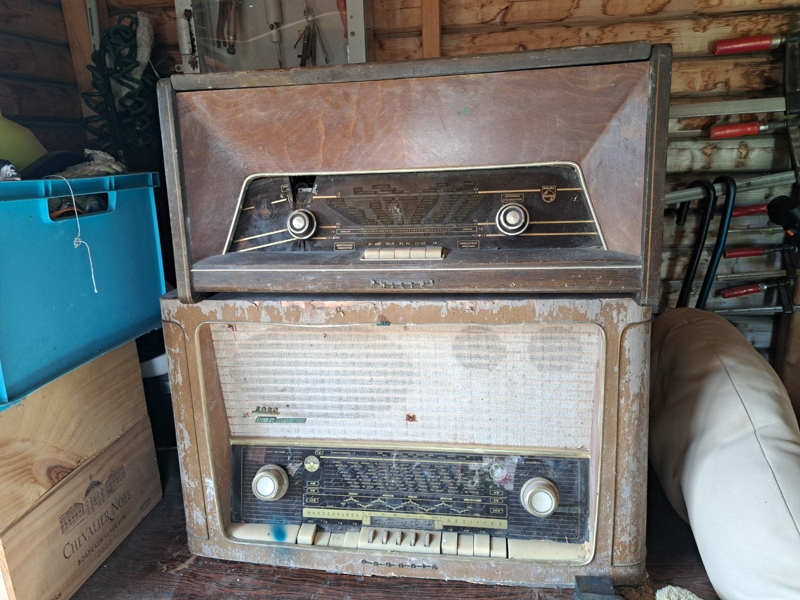 Antieke radio, Ophalen