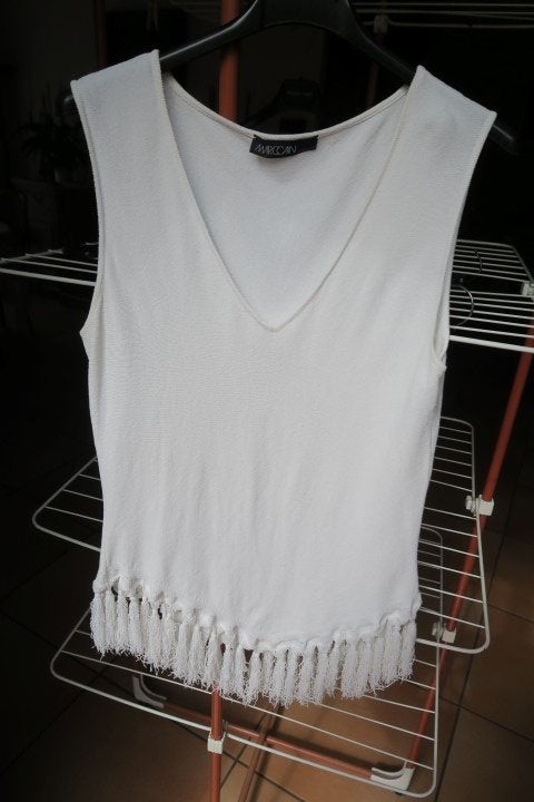 Topje wit met floshes onderaan MarcCain mt 4 (mt 38-40), Kleding | Dames, Maat 38/40 (M), Wit, Ophalen of Verzenden, Zo goed als nieuw