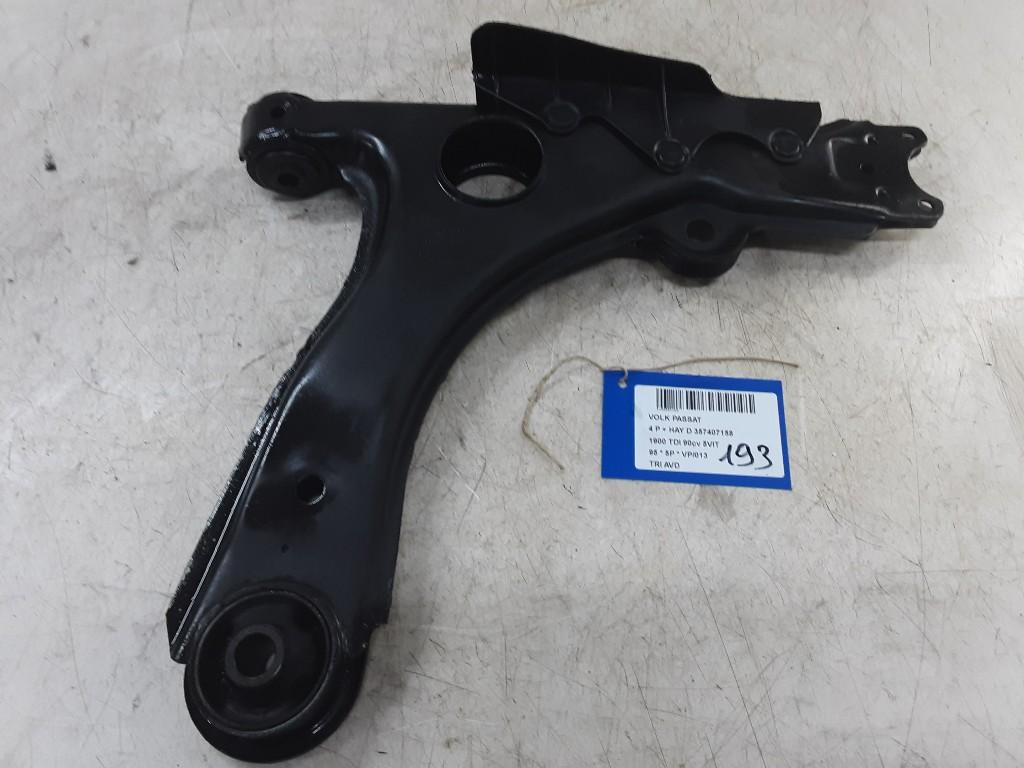 BRAS DE SUSPENSION AVANT DROIT (TRIANGLE) Passat (35I), Utilisé, Volkswagen