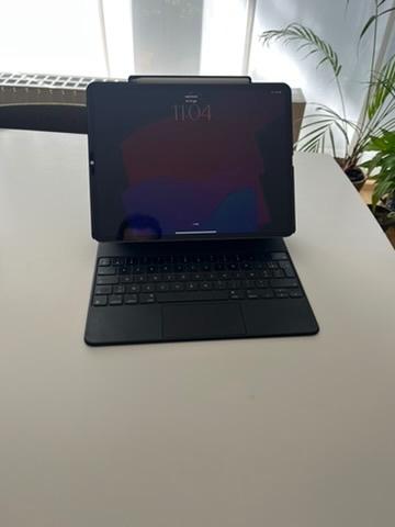 iPad Pro M2 12.9 inch 128 gig Wifi + Accessoires - (2025), Ophalen, Nieuw, 12 inch, Apple iPad Pro