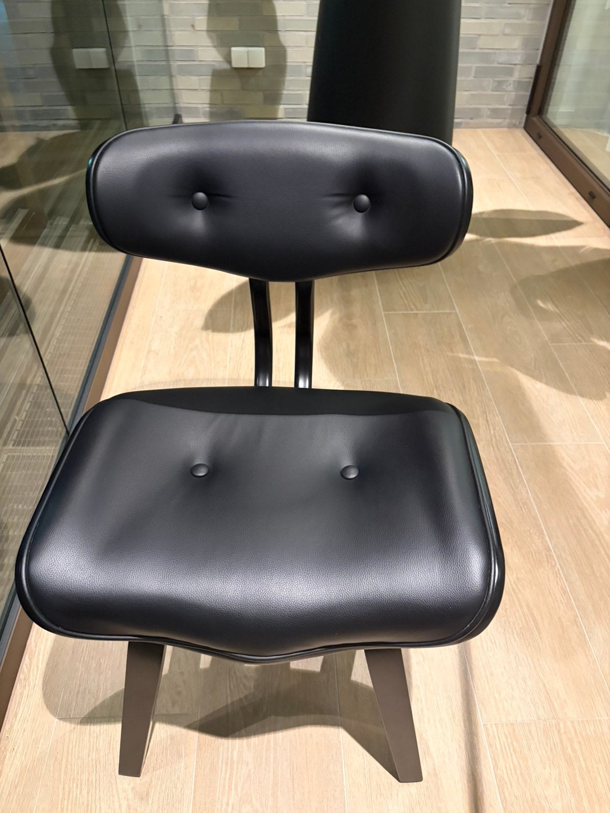 Zwarte stoel Dutchbone met retrodesign, Ophalen, Zo goed als nieuw, Eén
