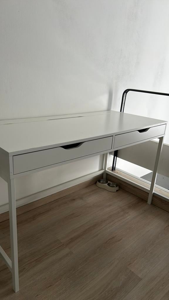 Witte ikea bureau, Huis en Inrichting, Bureaus, Ophalen, Zo goed als nieuw