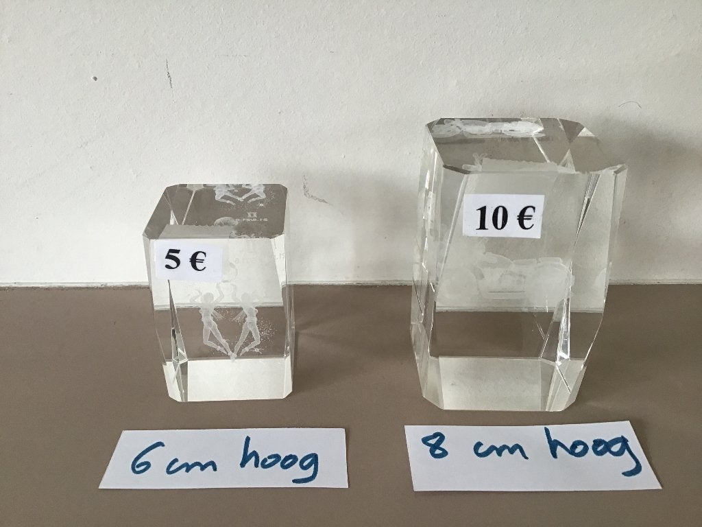 2 mooie glasblokken met speciale figuren erin, Ophalen of Verzenden