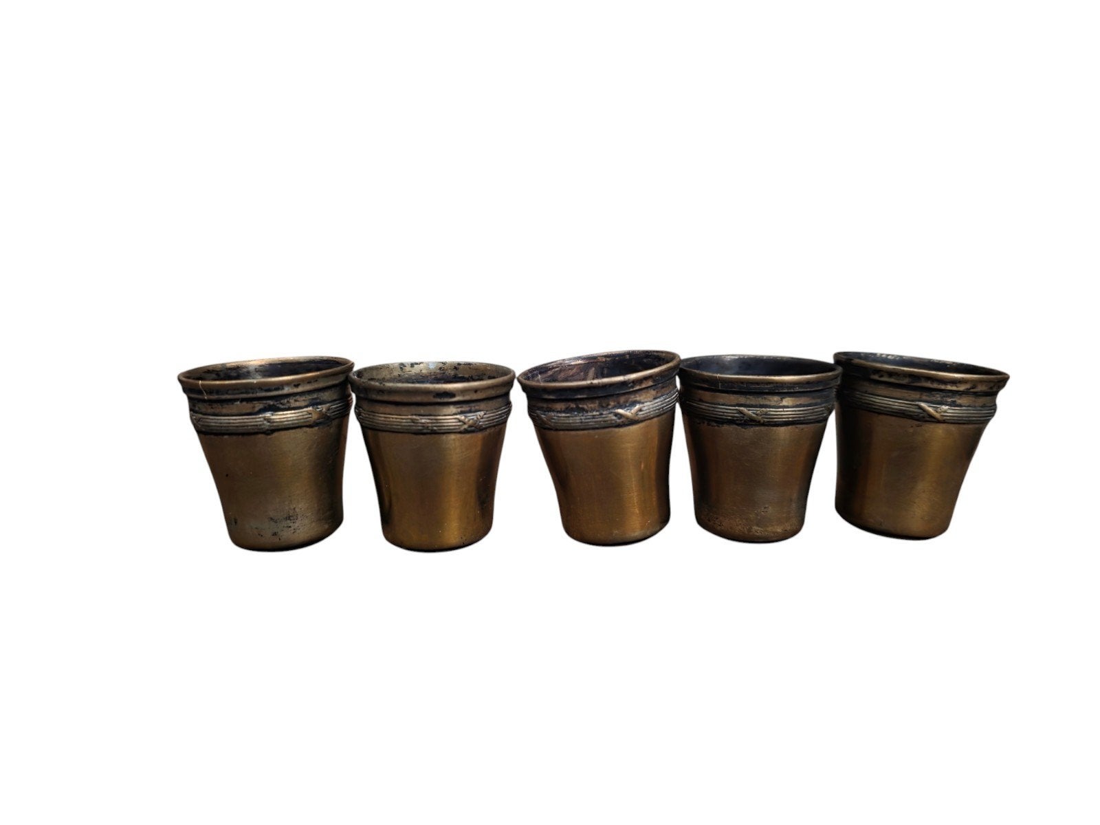 Série de 5 gobelets / timbales à liqueur anciens en métal ar, Enlèvement ou Envoi