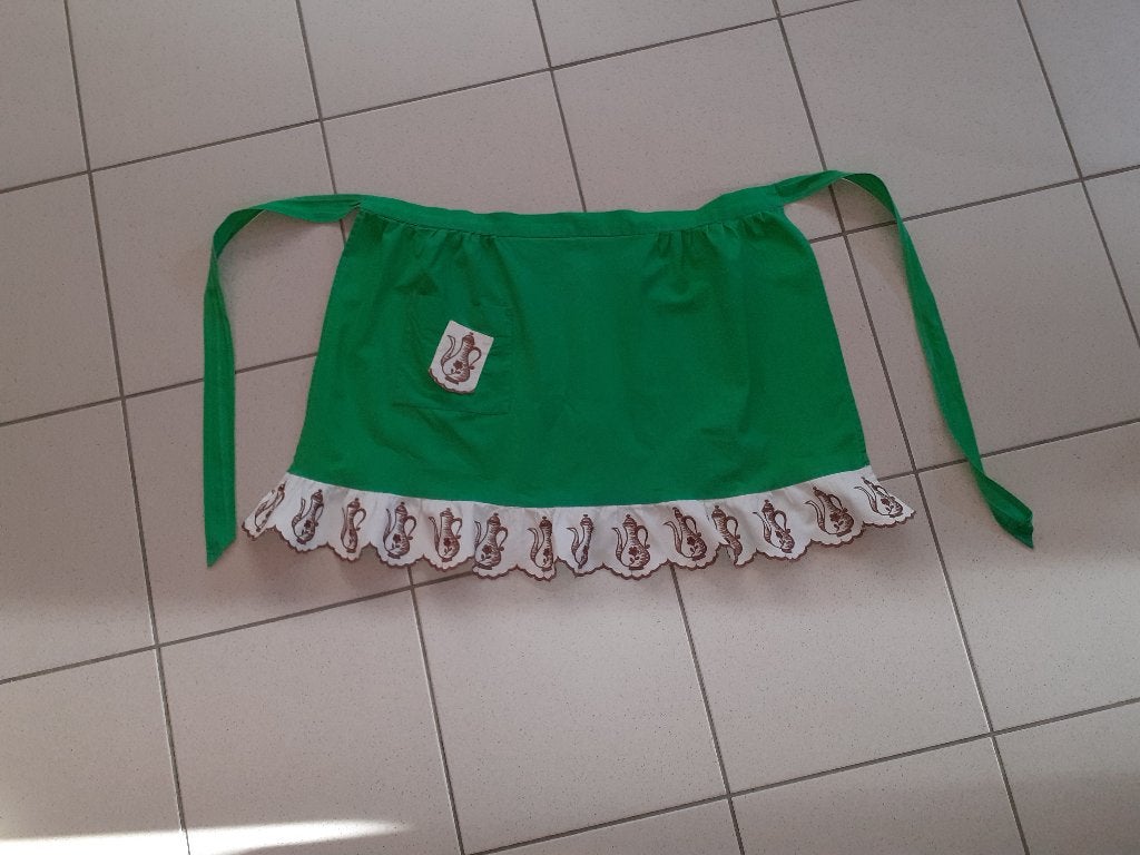 Vintage groene schort met geborduurde koffiekannen", Huis en Inrichting, Keuken | Textiel, Gebruikt, Wasbaar, Ophalen of Verzenden