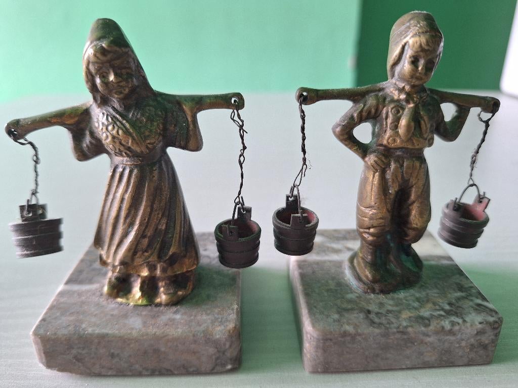 Statues en bronze sur socle en marbre, Enlèvement, Bronze