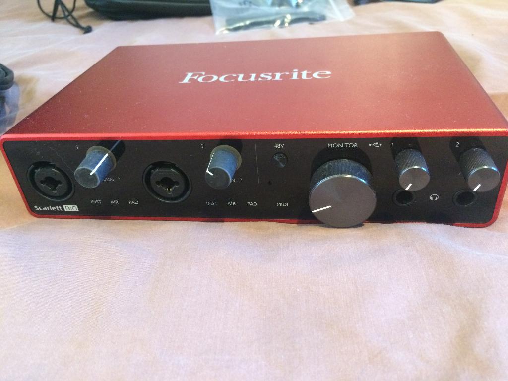 Focusrite 8i6 + kabels, Audio, Tv en Foto, Professionele apparaten, Ophalen, Zo goed als nieuw, Audio