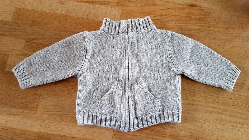 Bout'chou - Gilet gris clair avec tirette - T.12 mois, Bout'chou, Gebruikt, Ophalen of Verzenden, Truitje of Vestje
