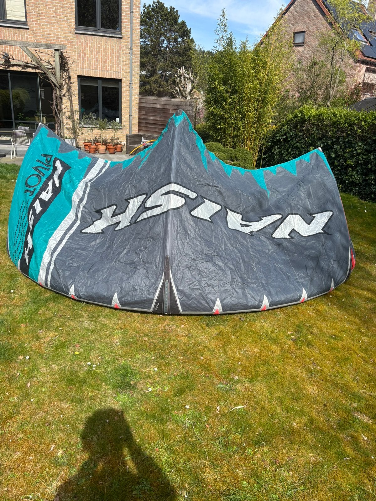 Pck kitesurf : kite 12m naish + clickbar + twintip, Sports nautiques & Bateaux, Kitesurf, Double astuce, Comme neuf, Enlèvement