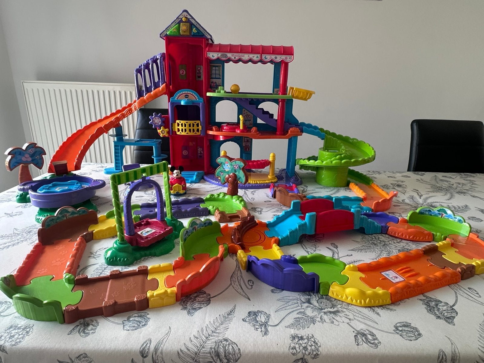 VTech Zoef Zoef Dierenhotel + Mickey Cabrio + banenset, Ophalen, Gebruikt