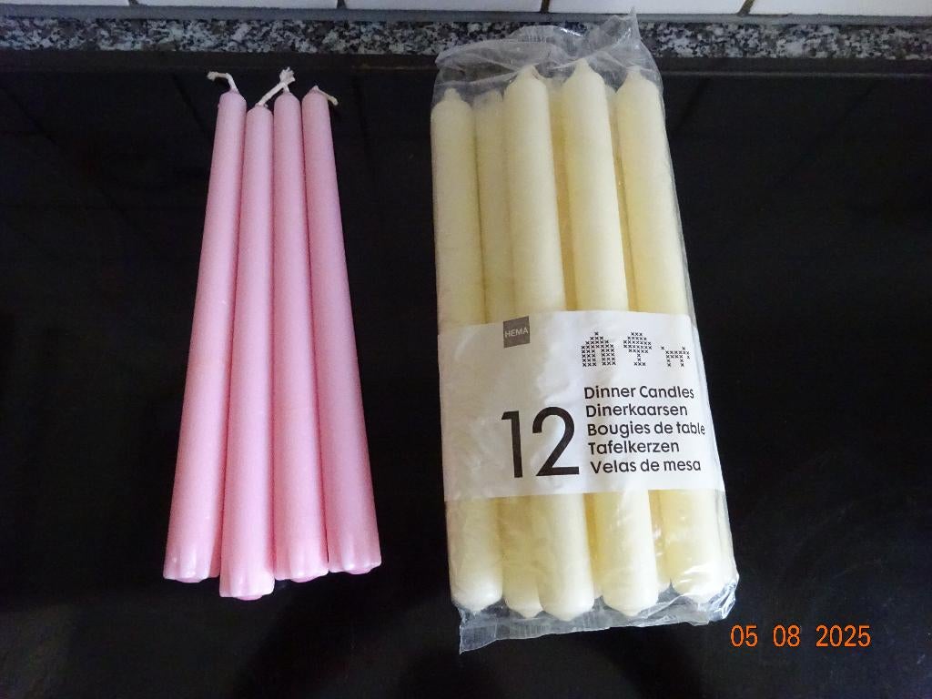 Set 4 roze kaarsen, en gesloten verpakking 12 witte kaarsen, Huis en Inrichting, Woonaccessoires | Kandelaars en Kaarsen, Ophalen of Verzenden