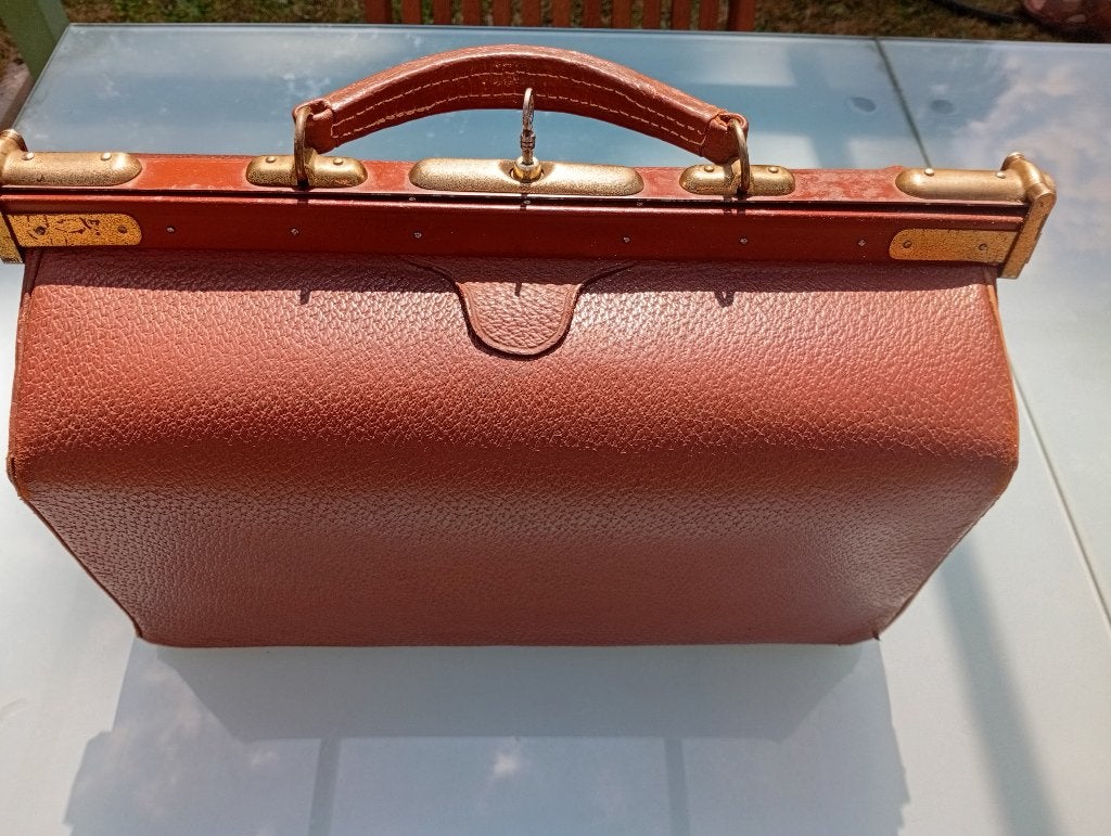 Ancienne sacoche de médecin en cuir vintage Avec clé - 40 cm, Enlèvement, Comme neuf, Cuir