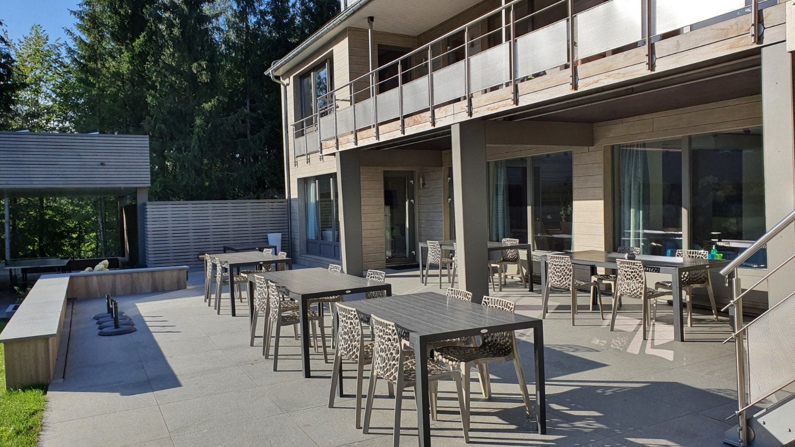 Lot de 7 tables extérieures, Enlèvement