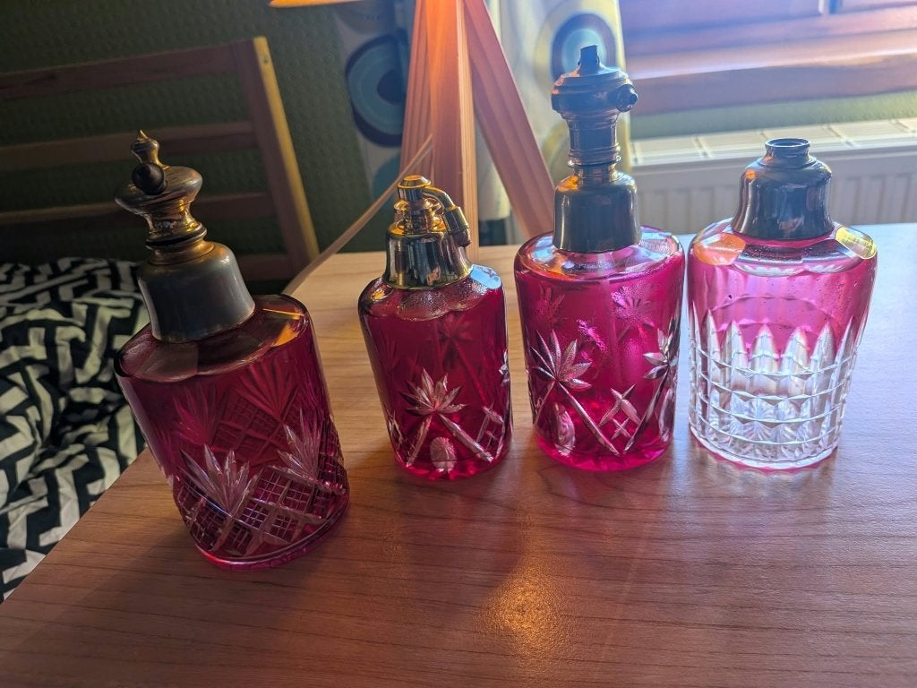 Set van 4 antieke kristallen parfumflesjes/spuitflessen, Ophalen