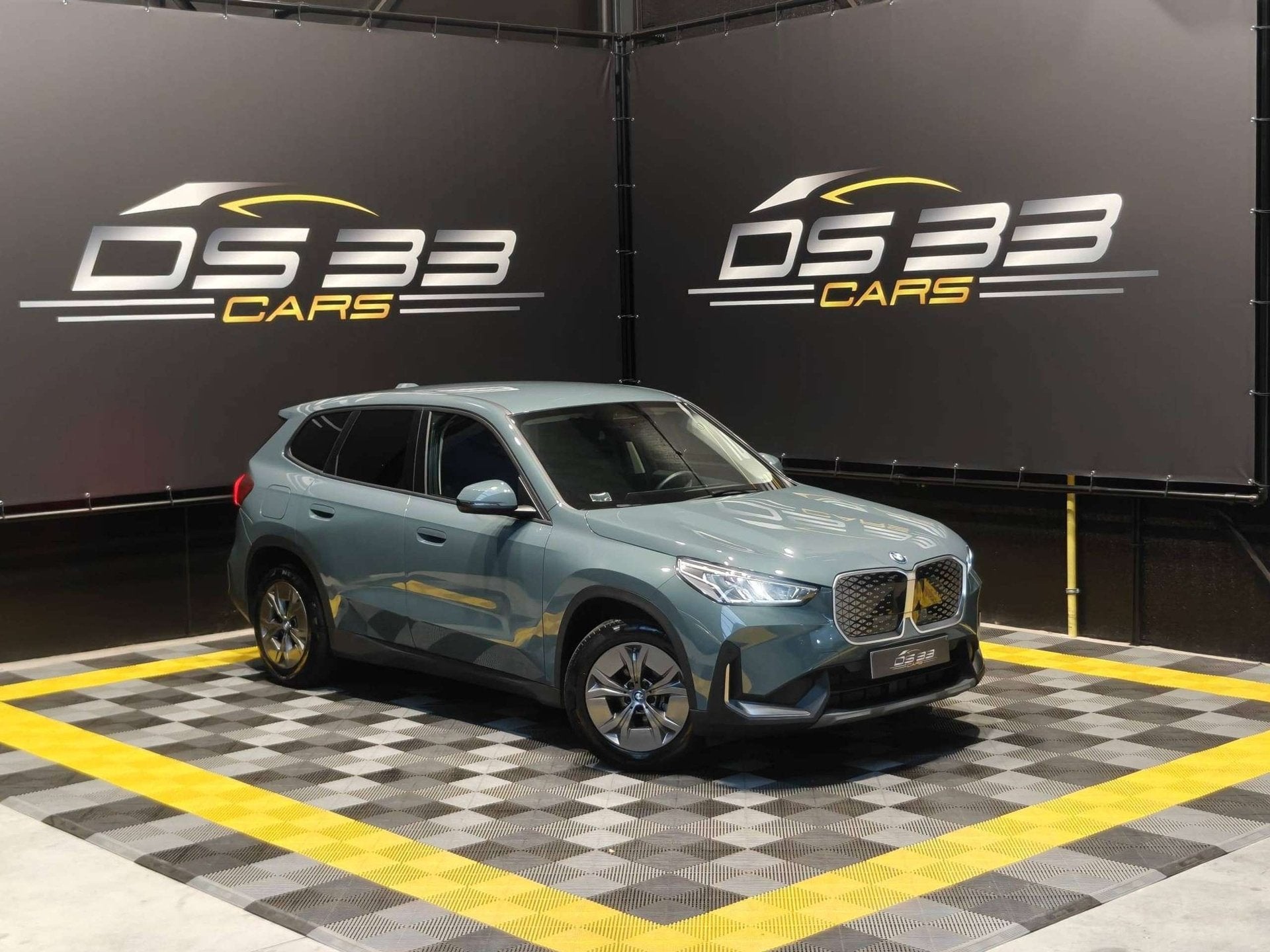 BMW iX1 eDrive20 SOH 95% / Cruise / LED / apple / CAM / Zete, Auto's, Automaat, Dealer onderhouden, Stof, Gebruikt