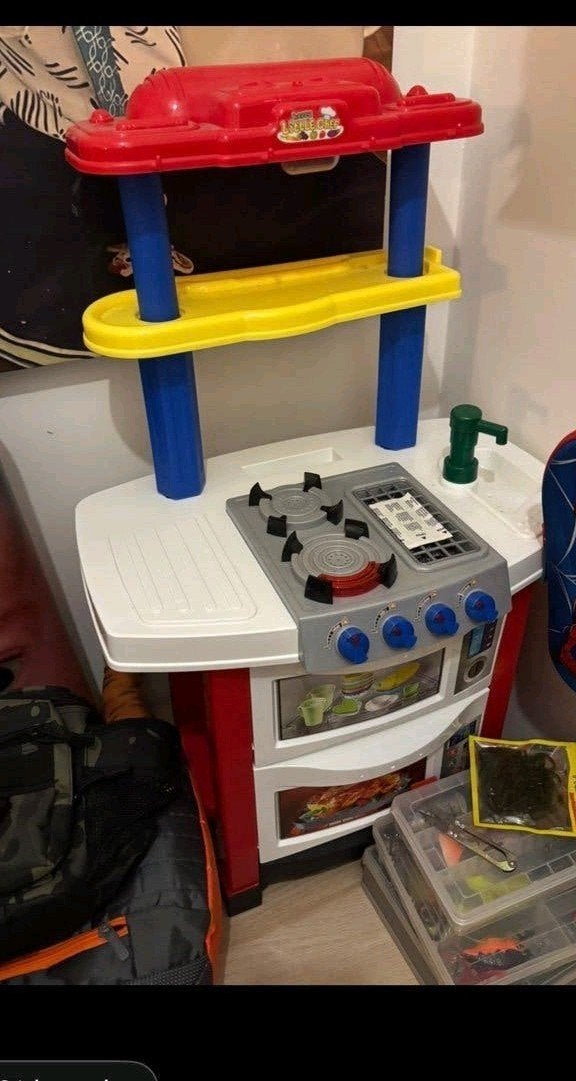 Speel goed keuken met materiaal, Ophalen