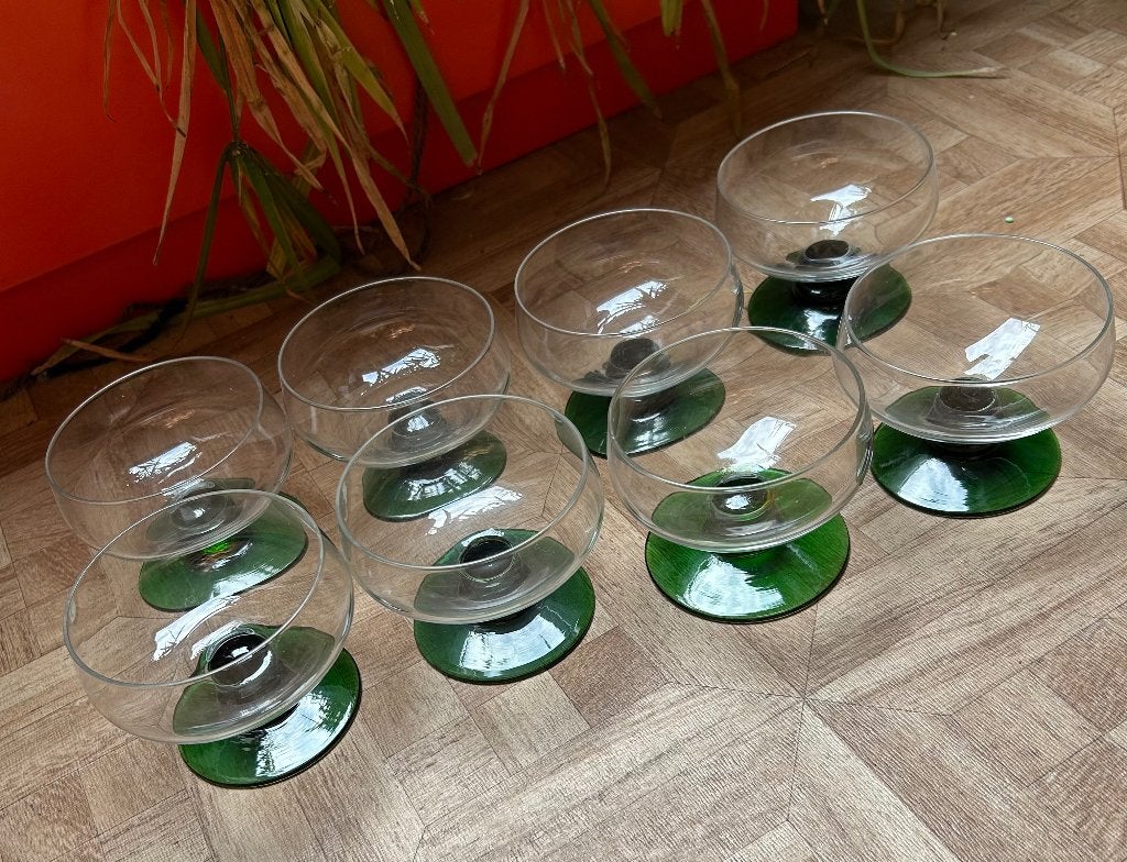 Lot de 8 coupes verre luminarc pied vert modèle champignon, Enlèvement