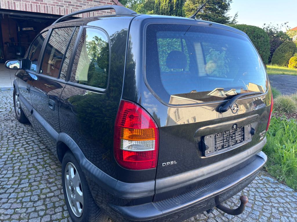 Opel Zafira bouwjaar 2001 ongevalvrij. Zwart van kleur, Autos, Achat, 7 places, 1560 kg, Tissu
