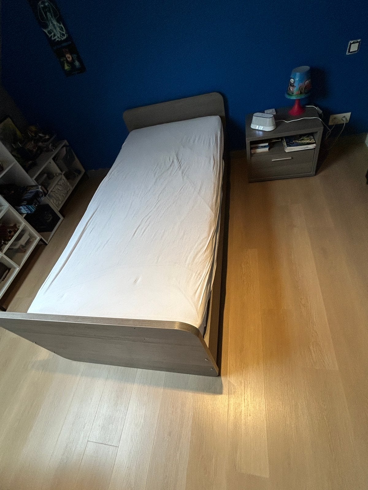 Bed / park  met nachtkastje, Huis en Inrichting, Ophalen, Zo goed als nieuw