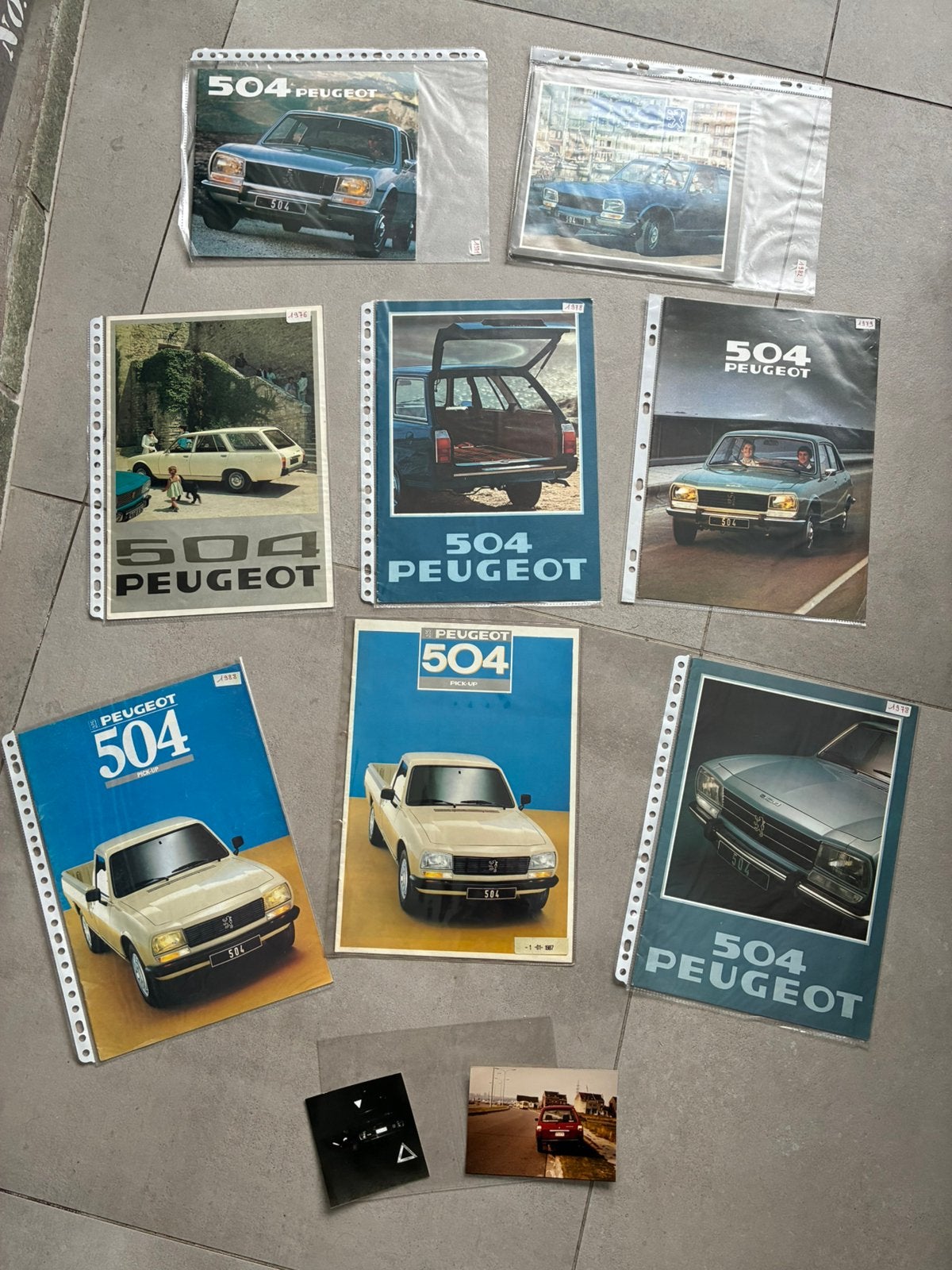lot collection catalogue brochure Peugeot 504, Boeken, Ophalen, Zo goed als nieuw, Peugeot