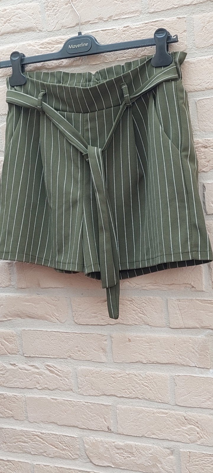 Short maat xl, Kleding | Dames, Broeken en Pantalons, Ophalen of Verzenden, Zo goed als nieuw, Maat 46/48 (XL) of groter, Groen