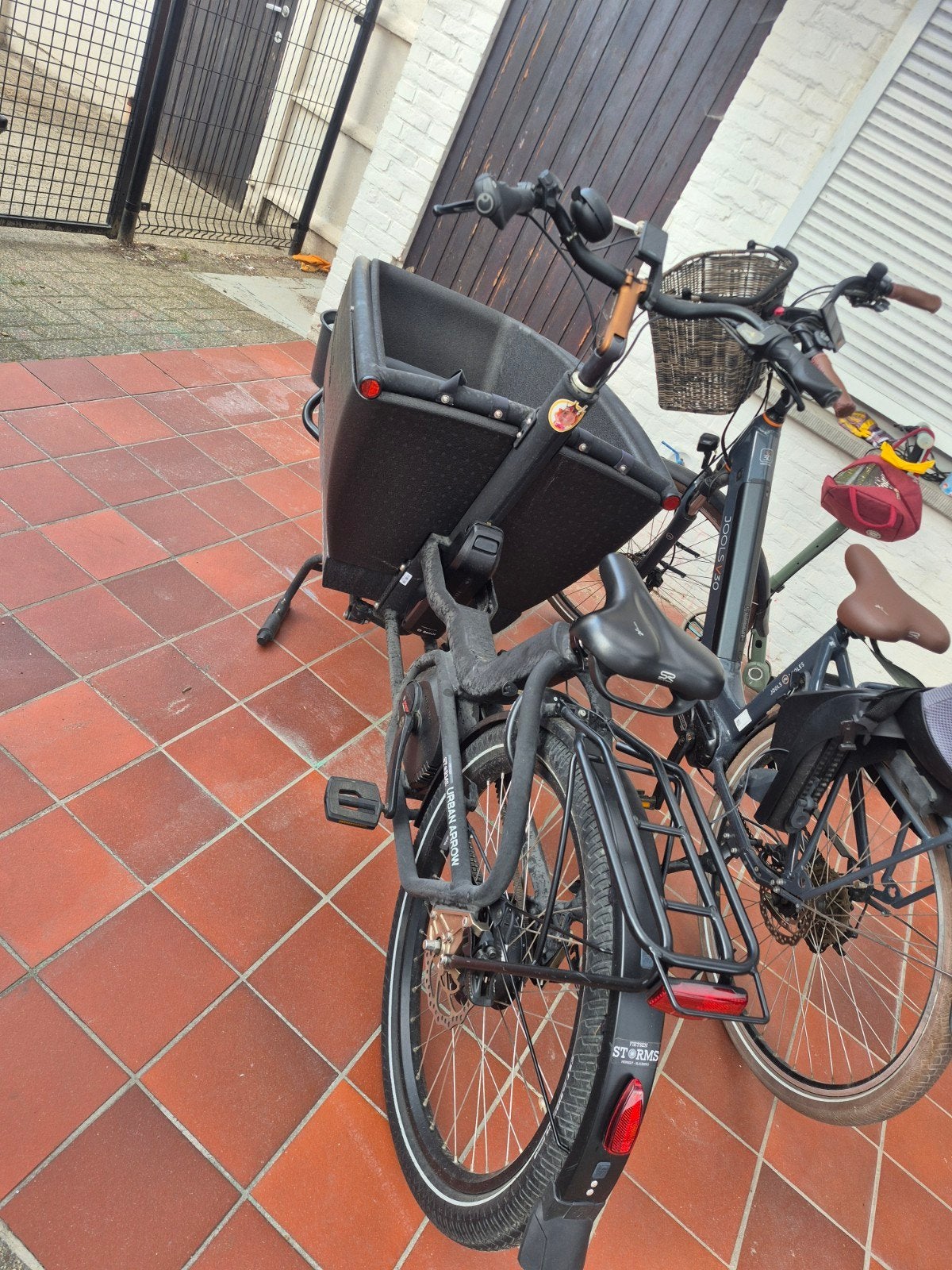 urban arrow bakfiets + regenhoes + extra bankje, Fietsen en Brommers, 4 kinderen of meer, Gebruikt, Elektrisch, Ophalen