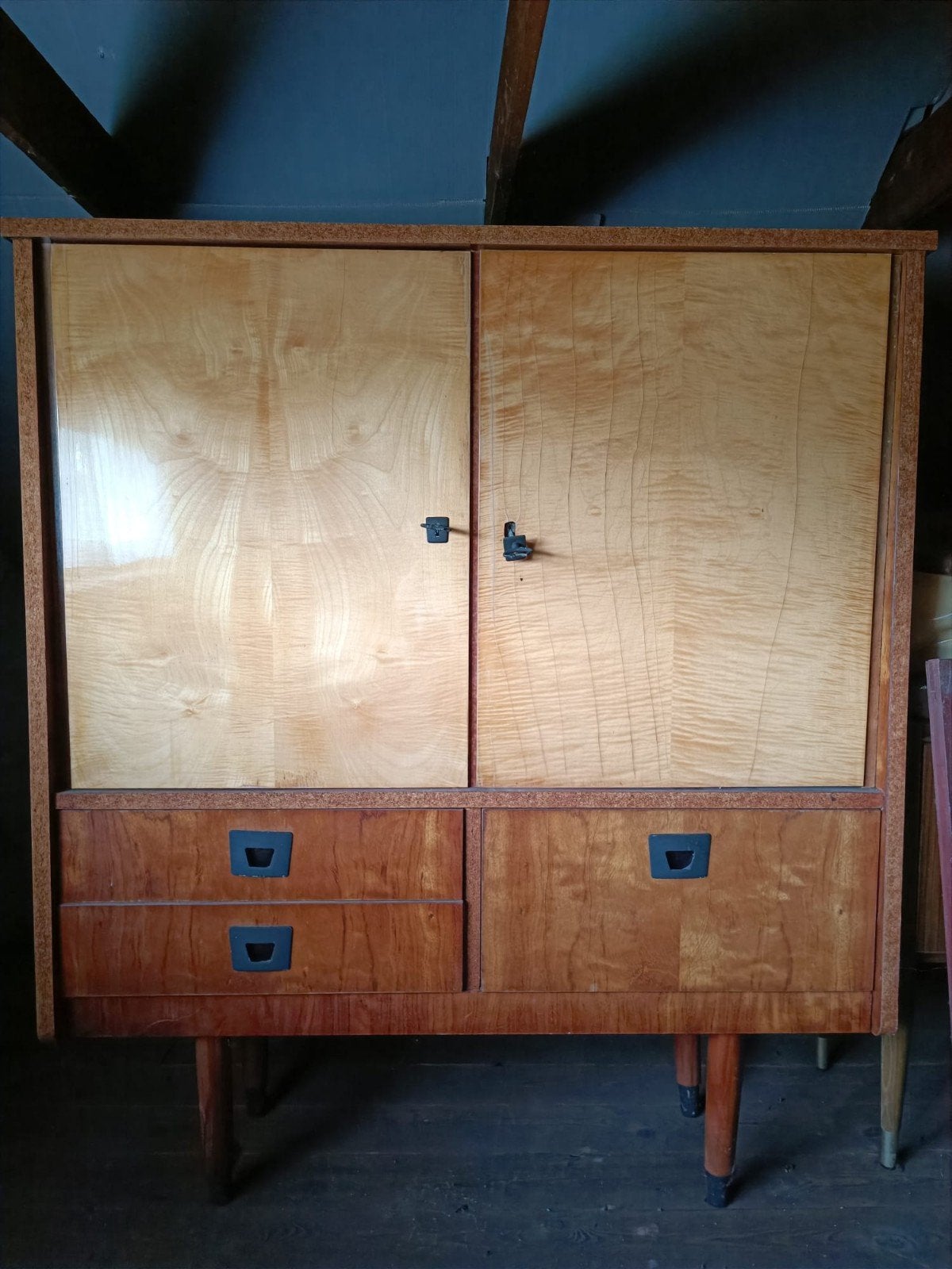 Vintage teak kast in 2 kleuren glanzend fineer, Enlèvement