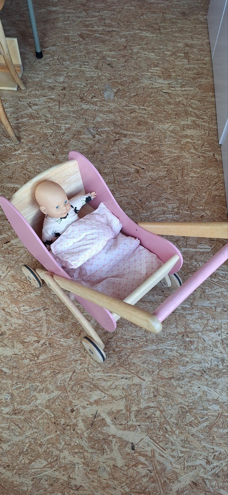 landau pour poupée en bois + poupée, pyjama jip et janneke,, Enlèvement, Comme neuf, Autres types