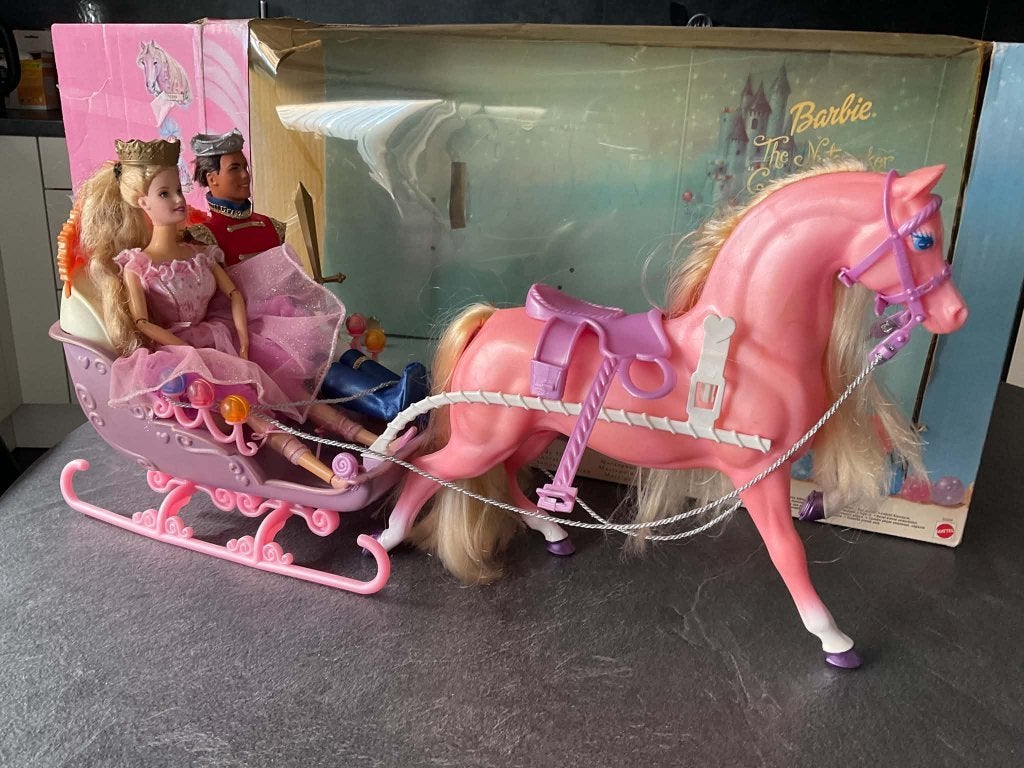 Barbie en Ken notenkraker slee, Ophalen, Gebruikt