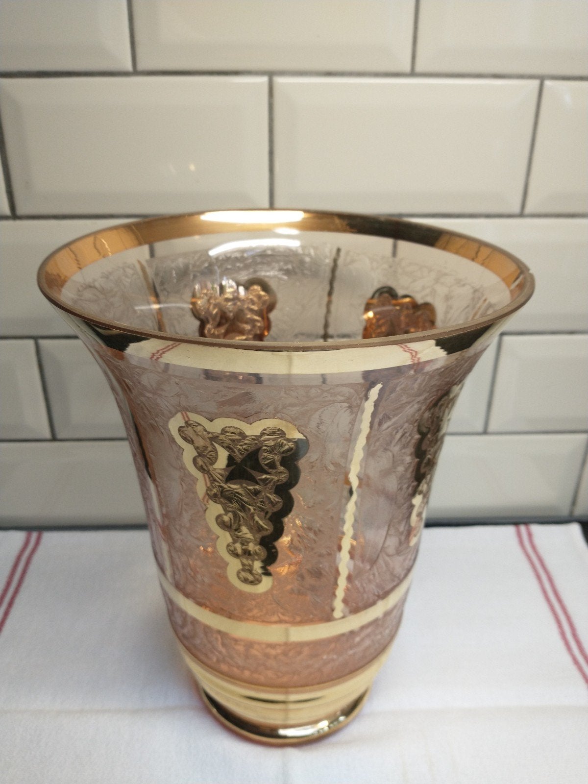 roze vaas in Booms glas, Ophalen
