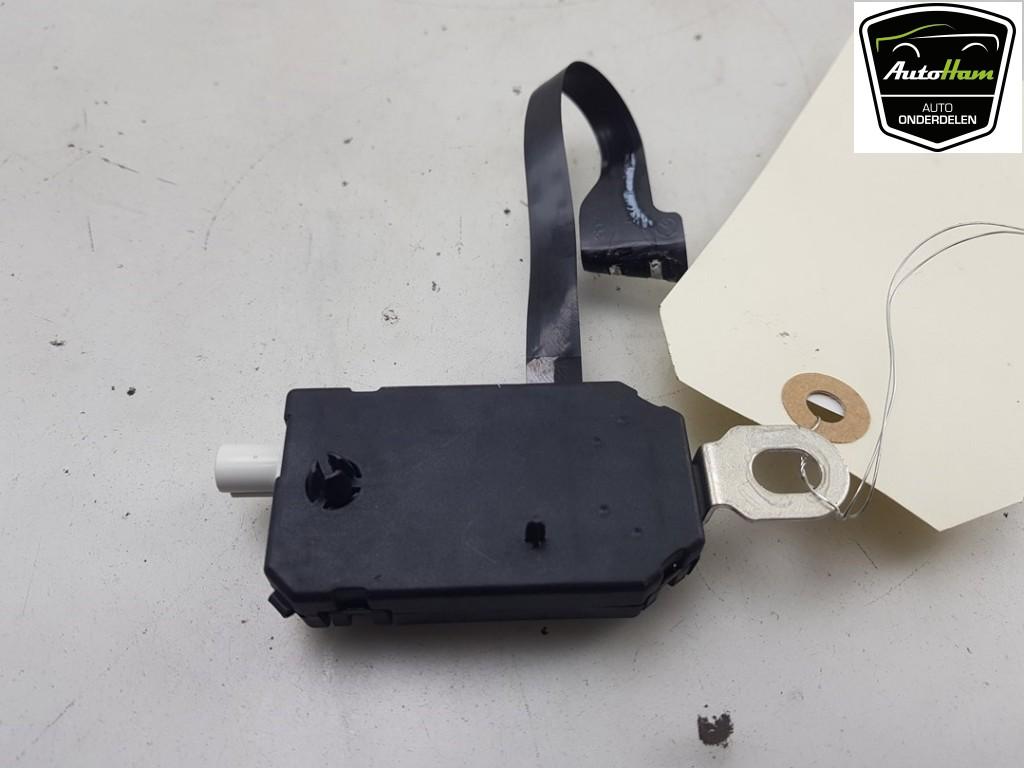 ANTENNE VERSTERKER Tesla Model 3 (01-2017/-) (|109804600C|), Auto-onderdelen, Germany_Sales@tesla.com, Gebruikt, Overige automerken