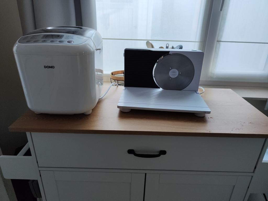 Broodbakmachine Domo en snijmachine, Ophalen