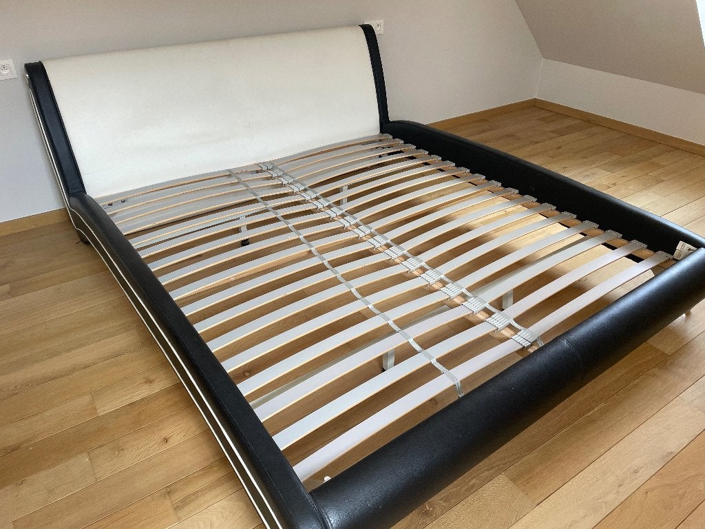 Gratis bed bedkader 1,80x2.00 meter, Ophalen, Overige materialen, Gebruikt, Zwart
