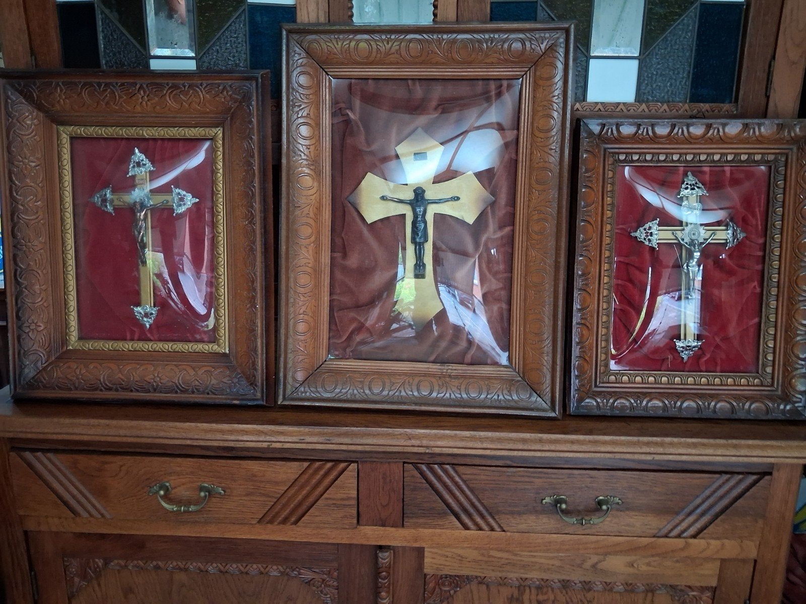 3 kaders met kruis onder bolglas, Antiek en Kunst, Ophalen