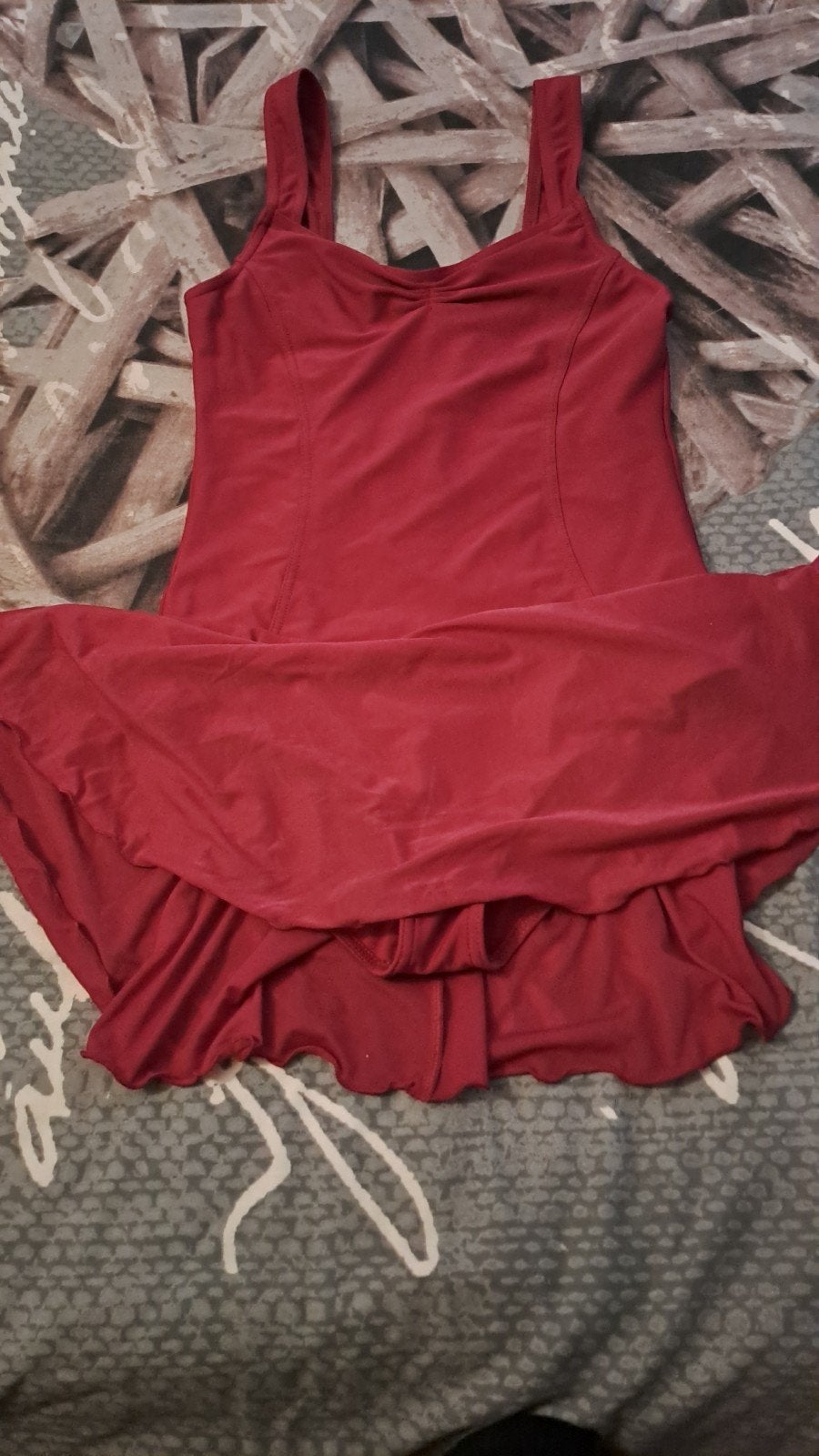 juste corps ( tutu) de danse classique bordeau taille M, Ophalen